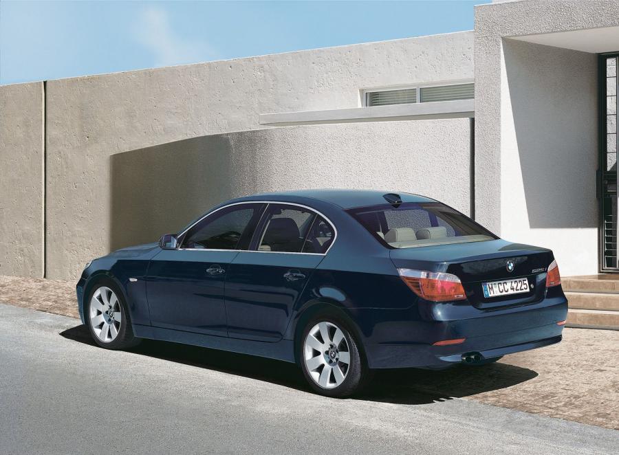  BMW 5-Series 2004 года  (фото 41 из 74)